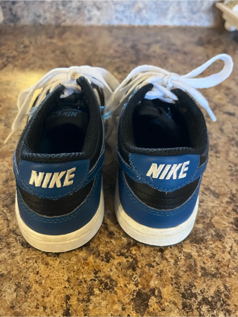 Nike Kids Low-Top Sneakers in White, Black & Blue